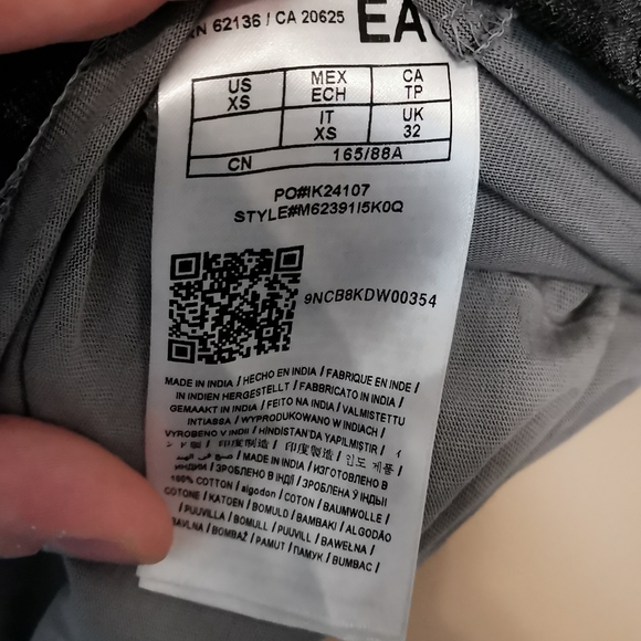 Guess Men's Silver Graphic Tee Triangle Vector Design Grey XS - Picture 7 of 7